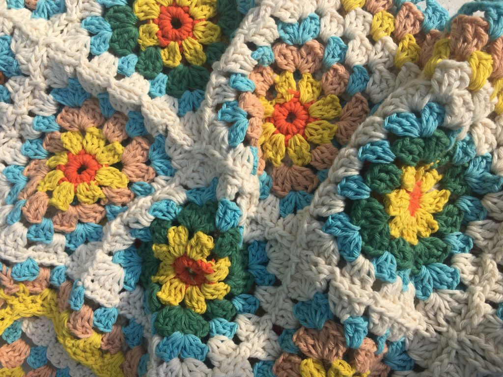 Granny Squares sind vielseitig und schnell zu lernen.