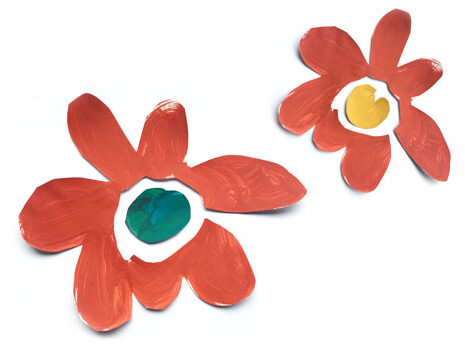 Papierblumen als Platzhalter für Stickerei